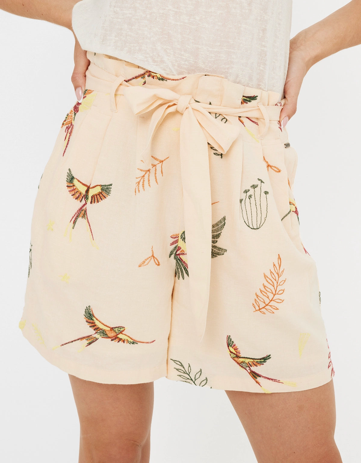 One Click Away from Big Savings!Short Estampado Cinturón - Mikeno