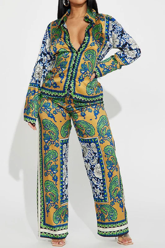 Savings You Can’t Ignore!Paisley Print Relaxed Pant Suit