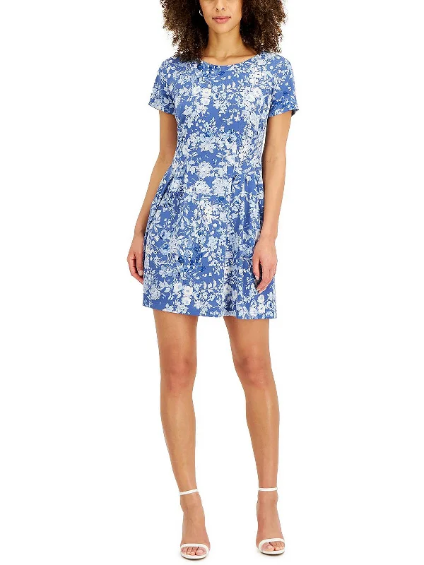 Score Big Savings Today!Petites Womens Scoop neck Pockets Fit & Flare Dress