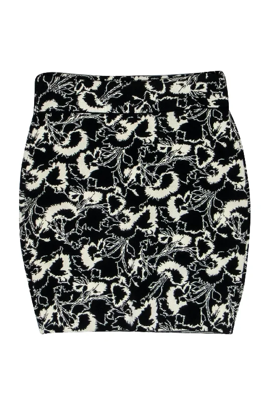 Score Huge Discounts Today!Rag & Bone x Liberty - Black & White Floral Print Knit Miniskirt Sz XXS Score Huge Discounts Today!Rag & Bone x Liberty - Black & White Floral Print Knit Miniskirt Sz XXS
