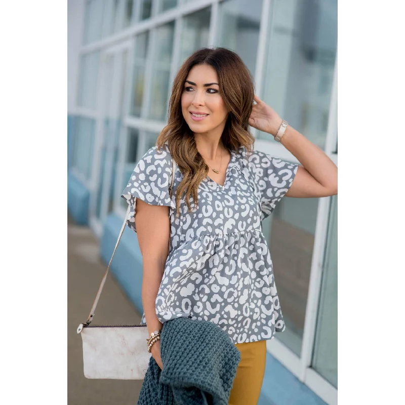 Huge Price Cuts Await!Large Leopard Print Blouse